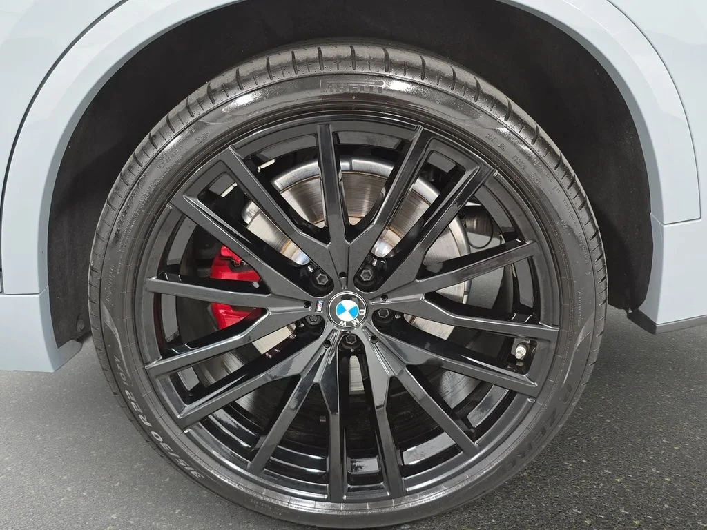 Used 2025 Gray BMW M60i image 28