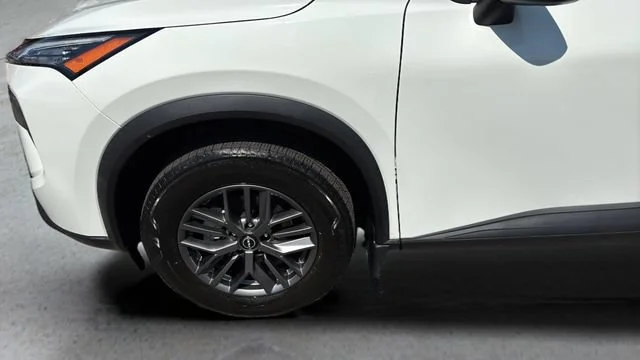 Used 2025 White/off-white Nissan S FWD image 34