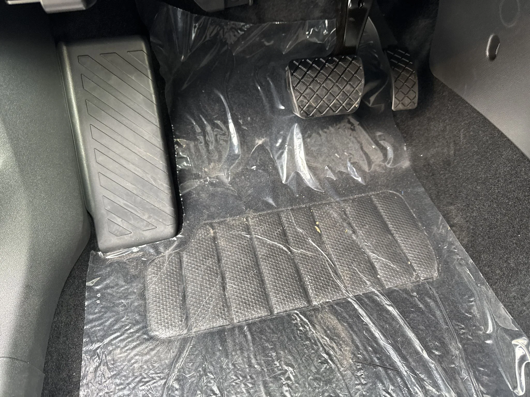 New 2026 Platinum Gray Metallic Volkswagen S image 15