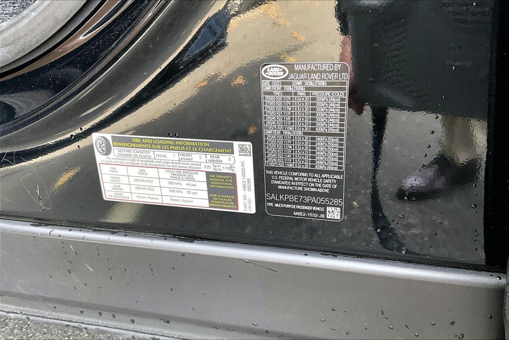 Used 2023 Black Land Rover SE image 34