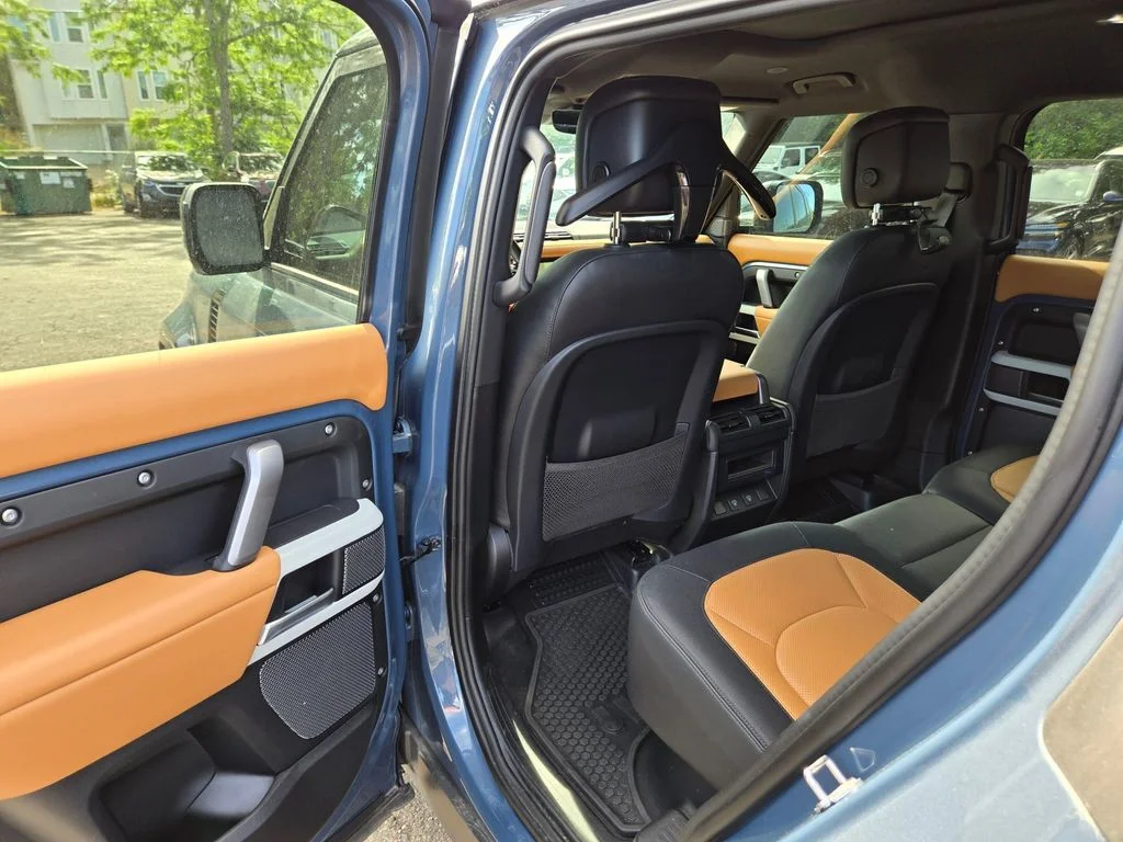 Used 2024 Tasman Blue Metallic Land Rover X-Dynamic SE image 14