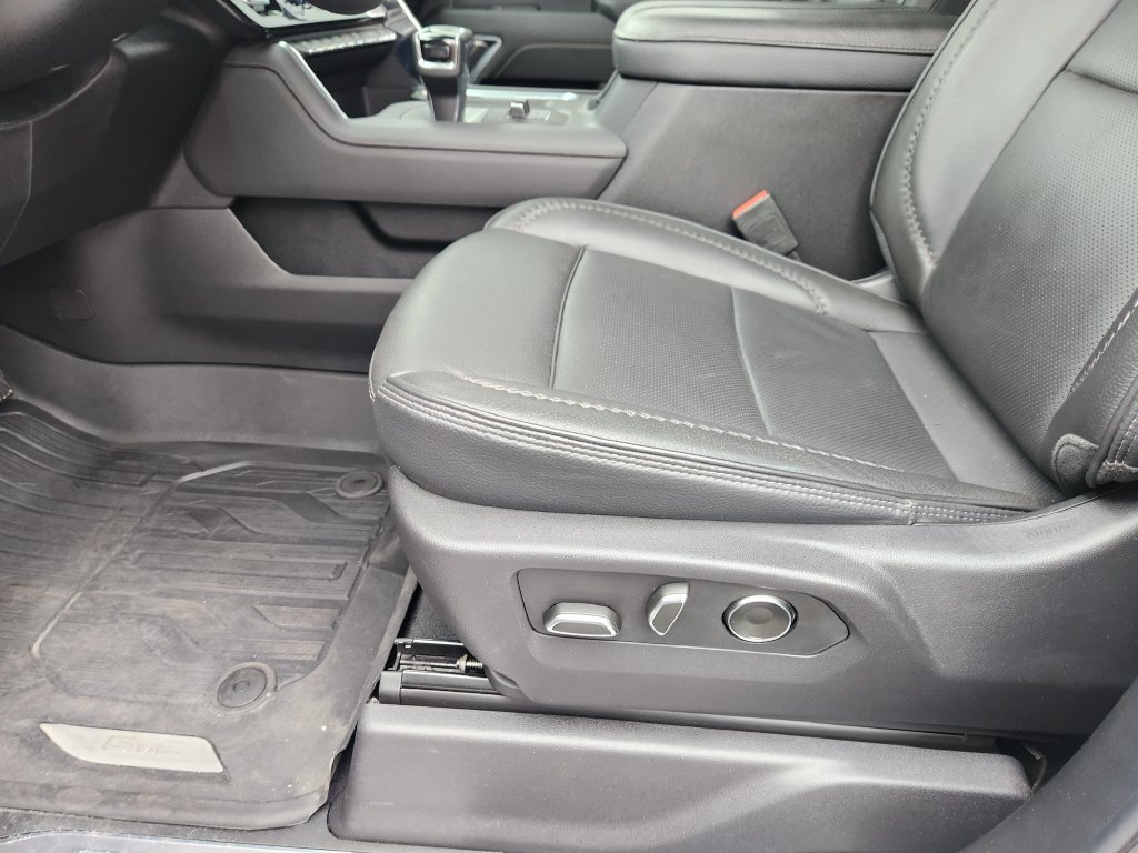 Used 2025 White GMC Denali image 25