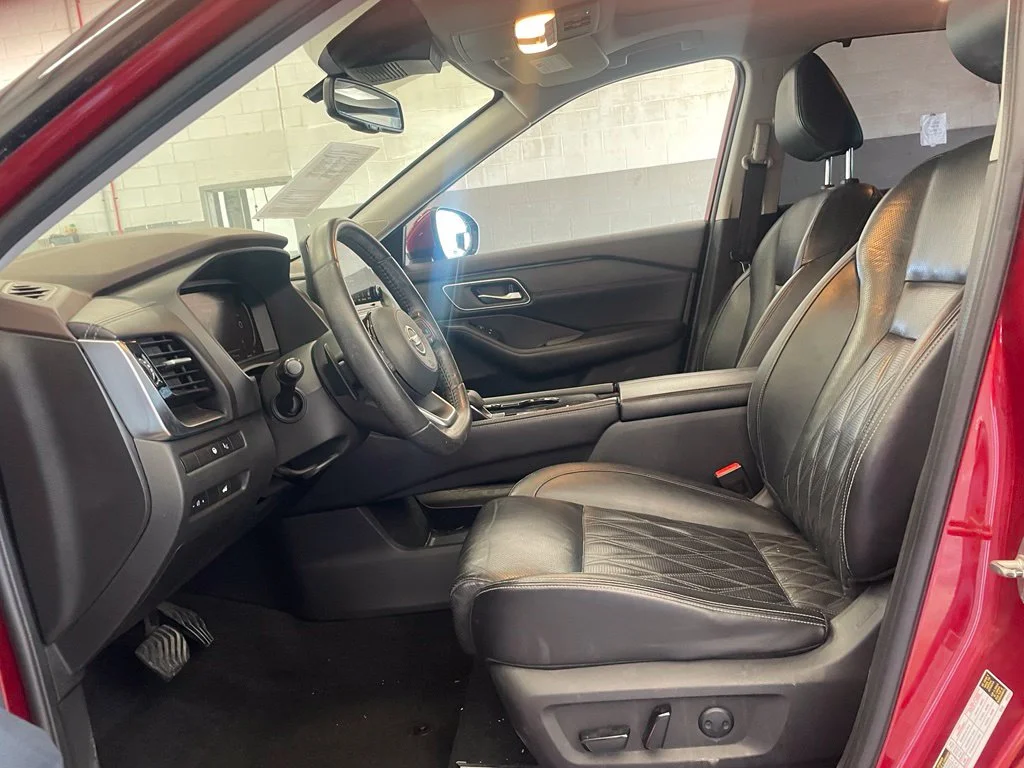 Used 2021 Red Nissan Platinum image 10