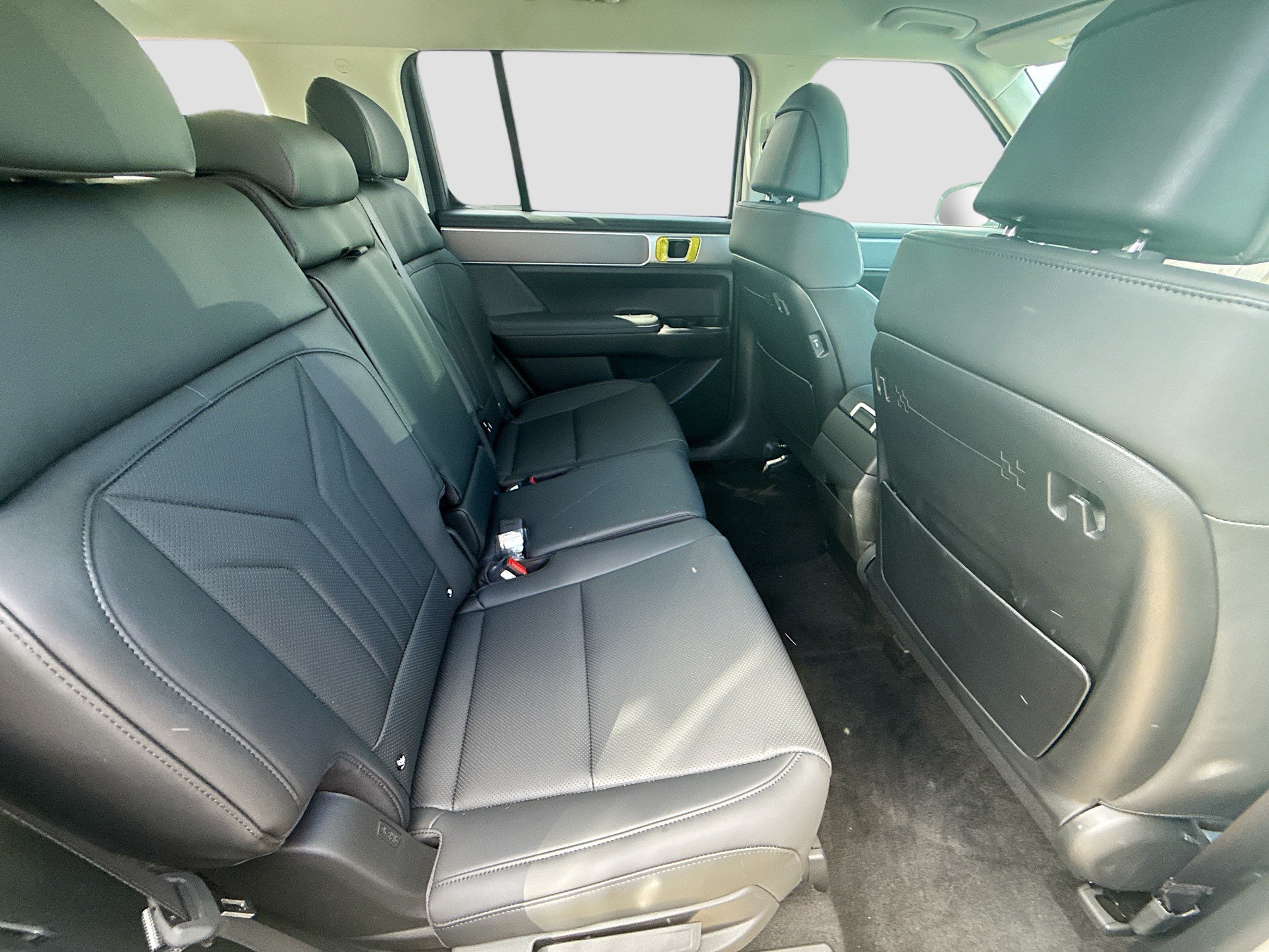 New 2026 Shimmering Silver Hyundai SEL FWD image 43