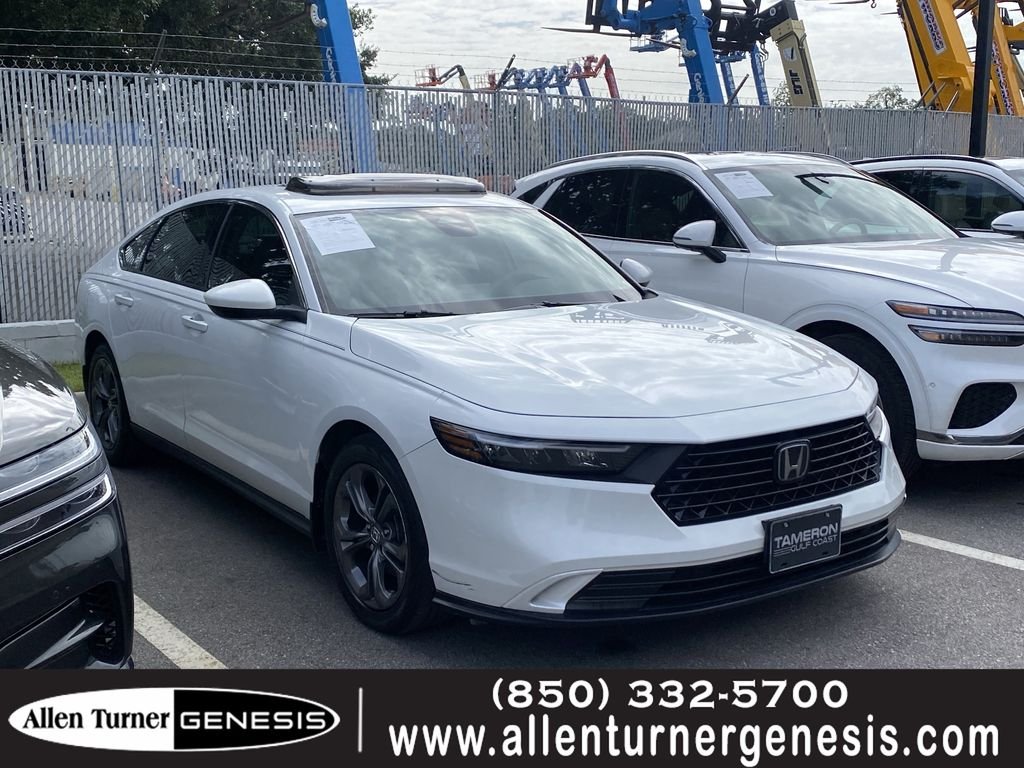 Used 2023 White Honda EX image 1