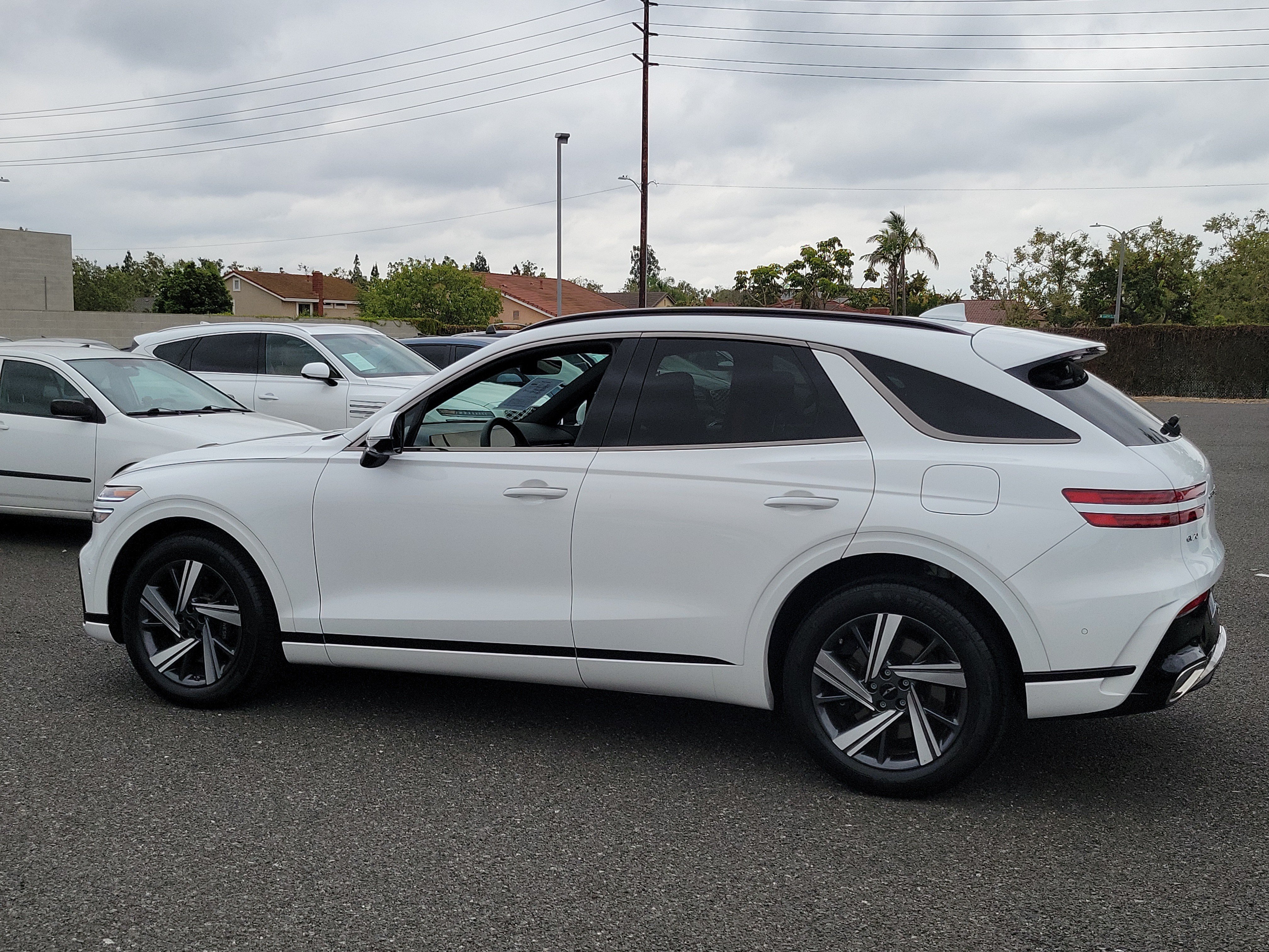 Certified Used 2026 Uyuni White Genesis 3.5T Sport Advanced image 27