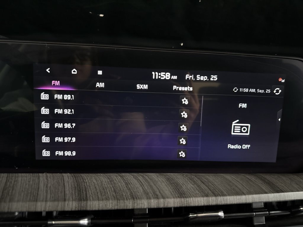 Used 2024 White Pearl Kia SX image 29