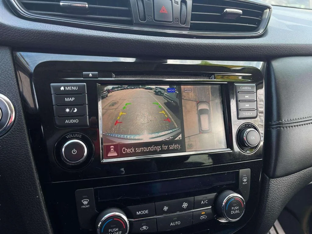 Used 2018 Gun Metallic Nissan SL image 10