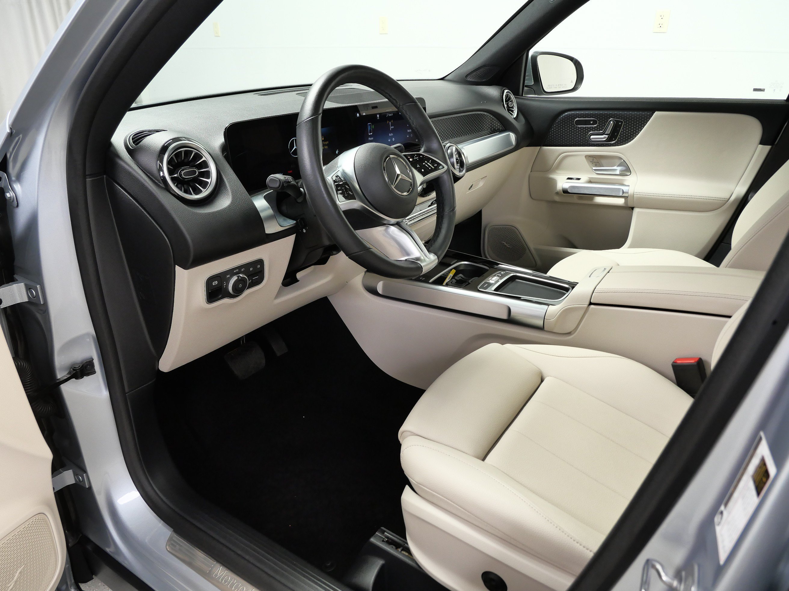 Used 2026 Cirrus Silver Metallic Mercedes-Benz GLB 250 image 14