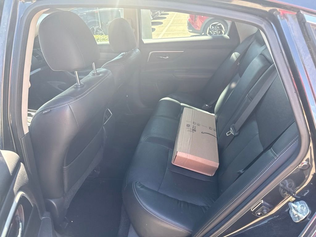 Used 2018 Blue Nissan 2.5 SL image 31