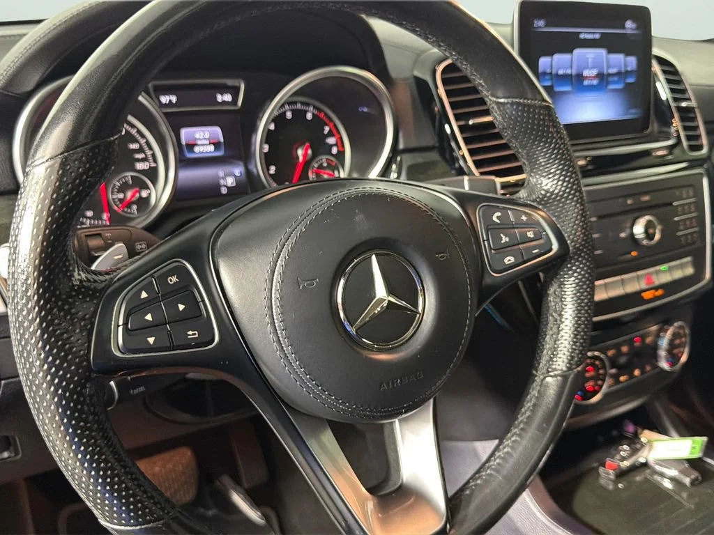 Used 2019 Red Mercedes-Benz 4MATIC® image 21