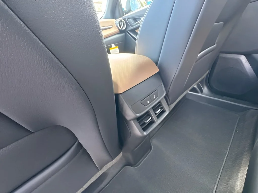 New 2027 Polar White Tricoat Chevrolet ACTIV image 21