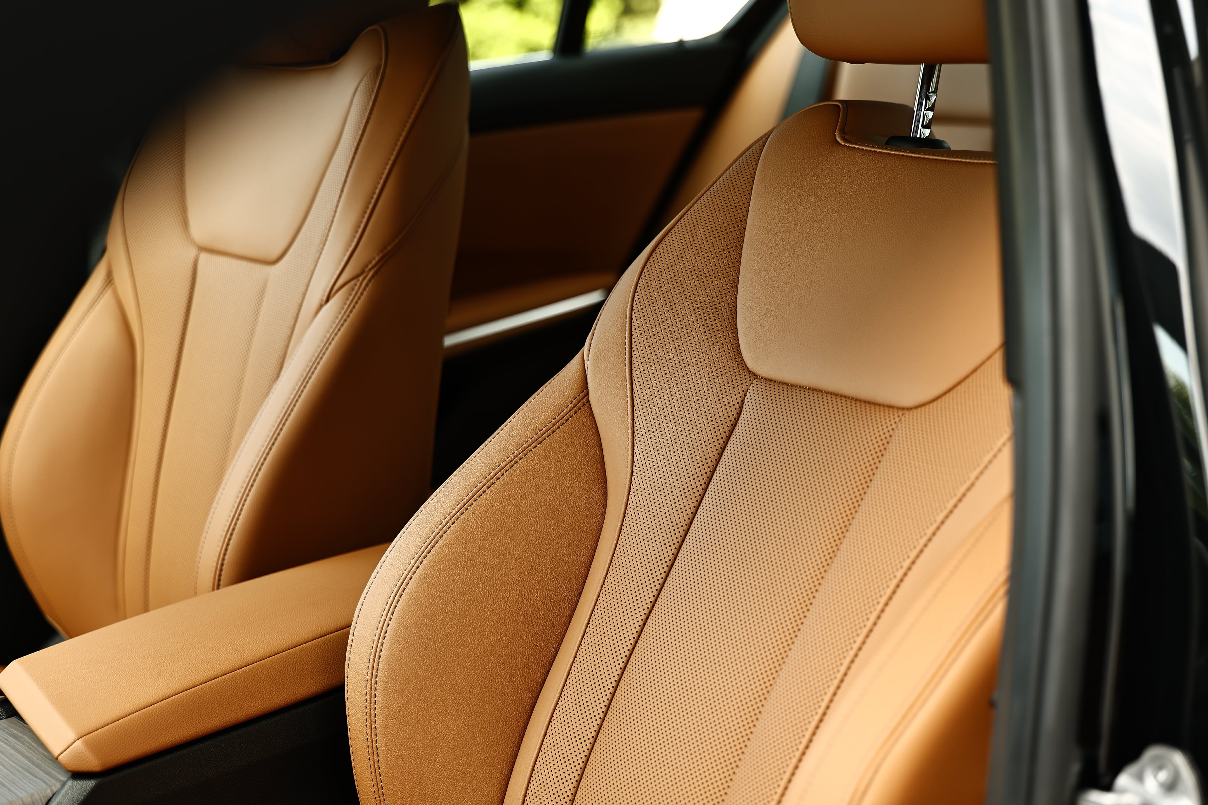 New 2026 Black Sapphire Metallic BMW 330i image 21
