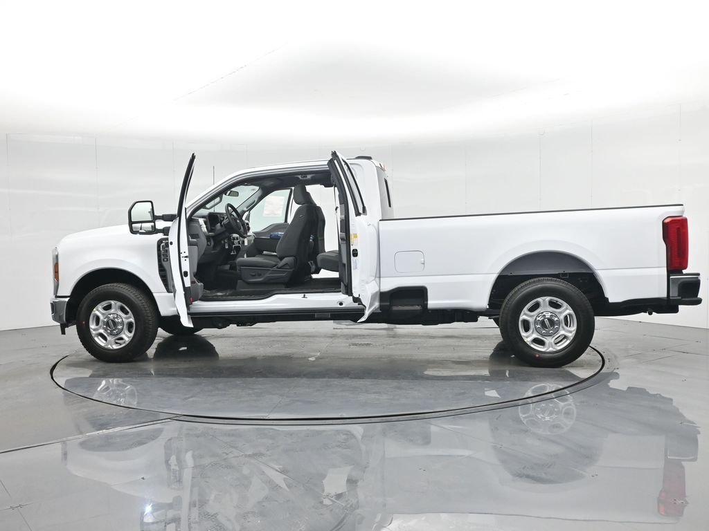 New 2026 Oxford White Ford XLT image 34