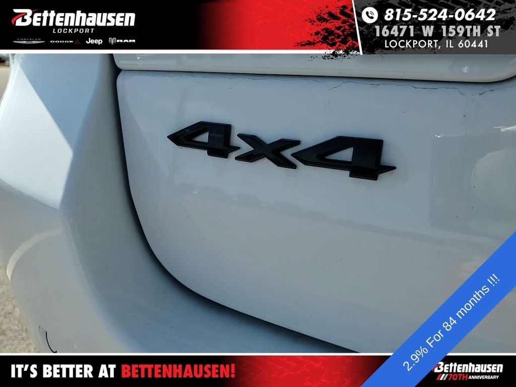 New 2026 Bright White Clear-Coat Exterior Paint Jeep Altitude image 8
