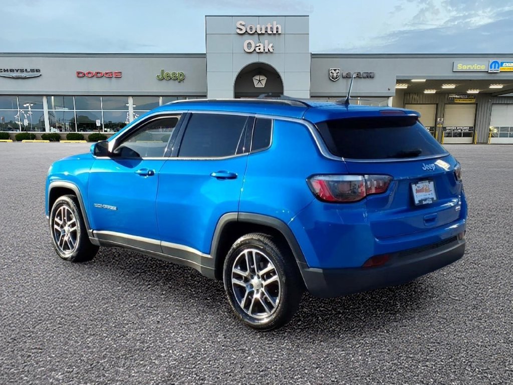 Used 2020 Blue Jeep Latitude image 3