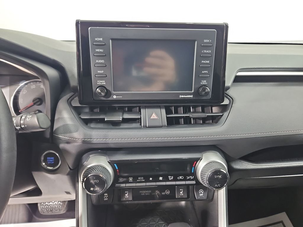 Used 2021  Toyota XLE image 19
