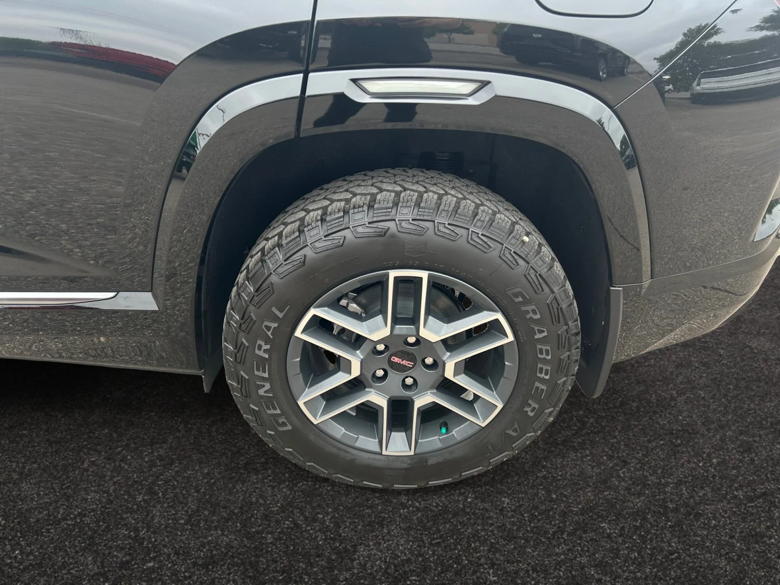 New 2027 Ebony Twilight Metallic GMC AWD AT4 image 9