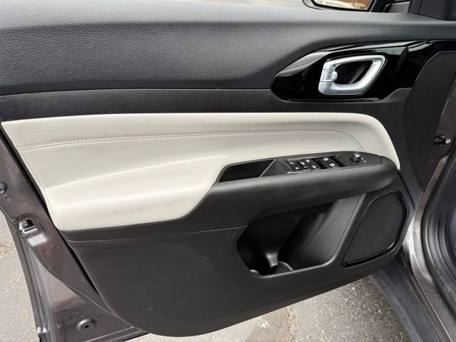 Used 2023 Gray Jeep Limited image 9