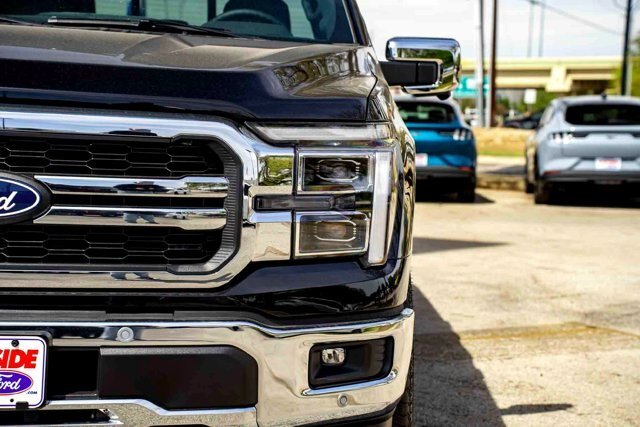 New 2026 Agate Black Metallic Ford Lariat® image 9