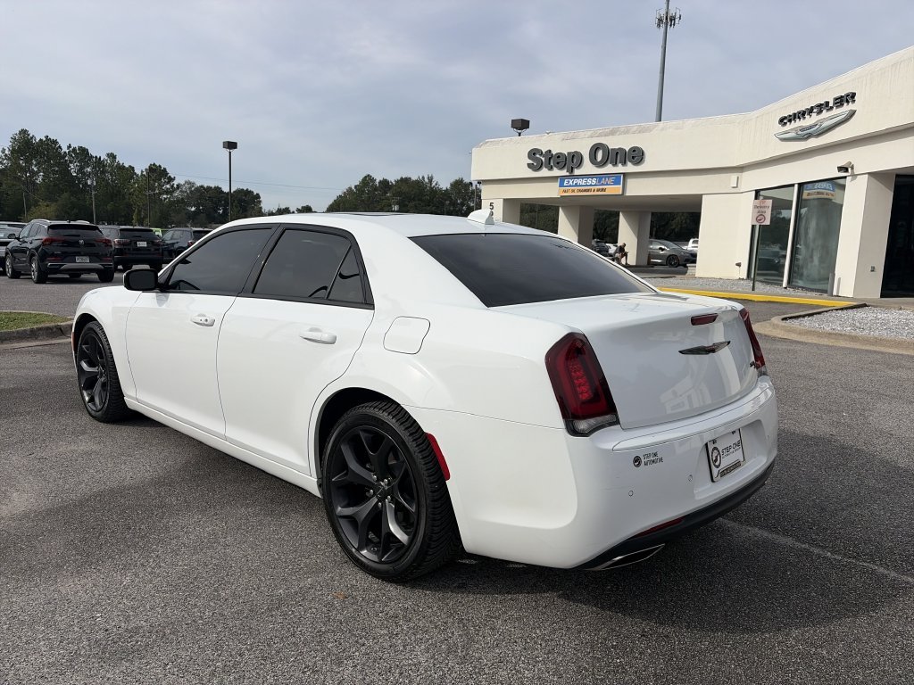 Used 2023 White Chrysler S image 4