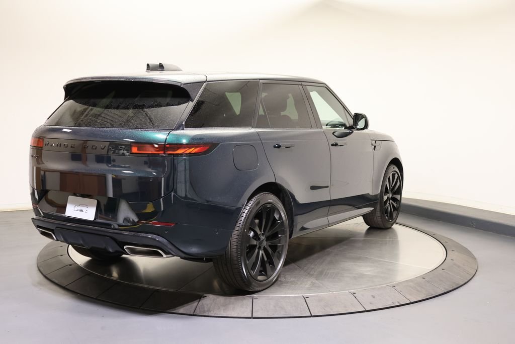 New 2026 British Racing Green Land Rover Dynamic SE image 5