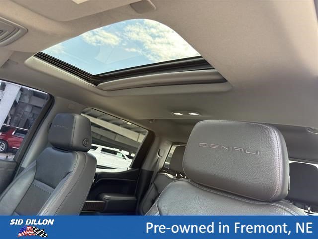 Used 2021 White Frost Tricoat GMC Denali image 18
