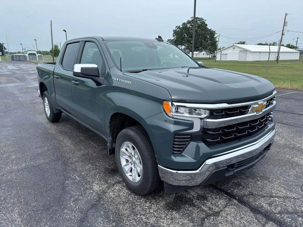Used 2025 Gray Chevrolet LT image 5