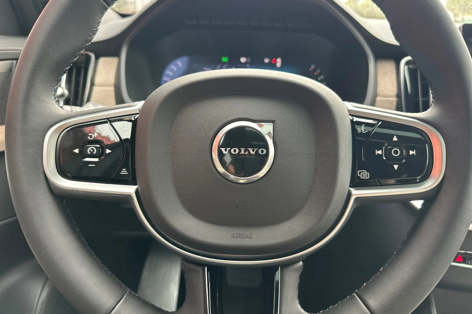 2026 Volvo XC90 Plus - Photo 22