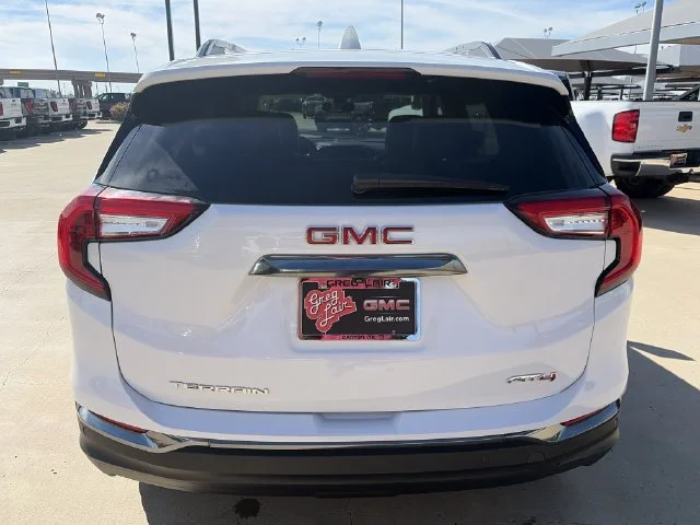 Used 2024 White GMC AT4 image 5