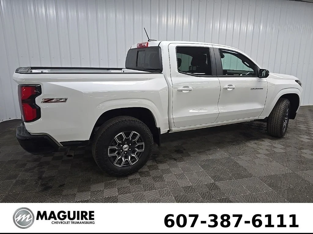 Used 2025 White Chevrolet Z71 image 3
