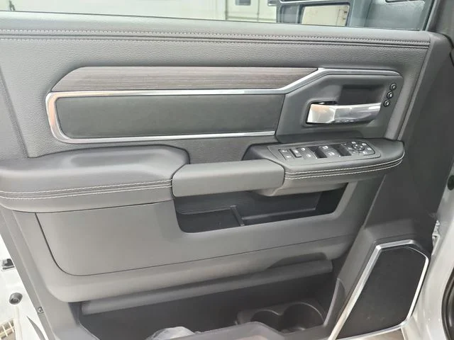 New 2026 Bright White Clear-Coat Exterior Paint RAM Laramie image 40