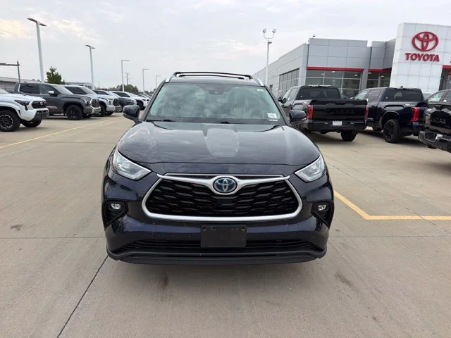Used 2020 Blue Toyota XLE image 2