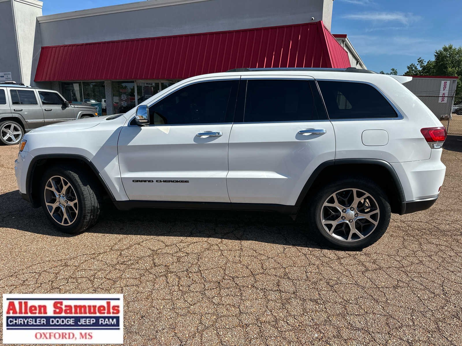 Used 2022 Bright White Clearcoat Jeep Limited image 6