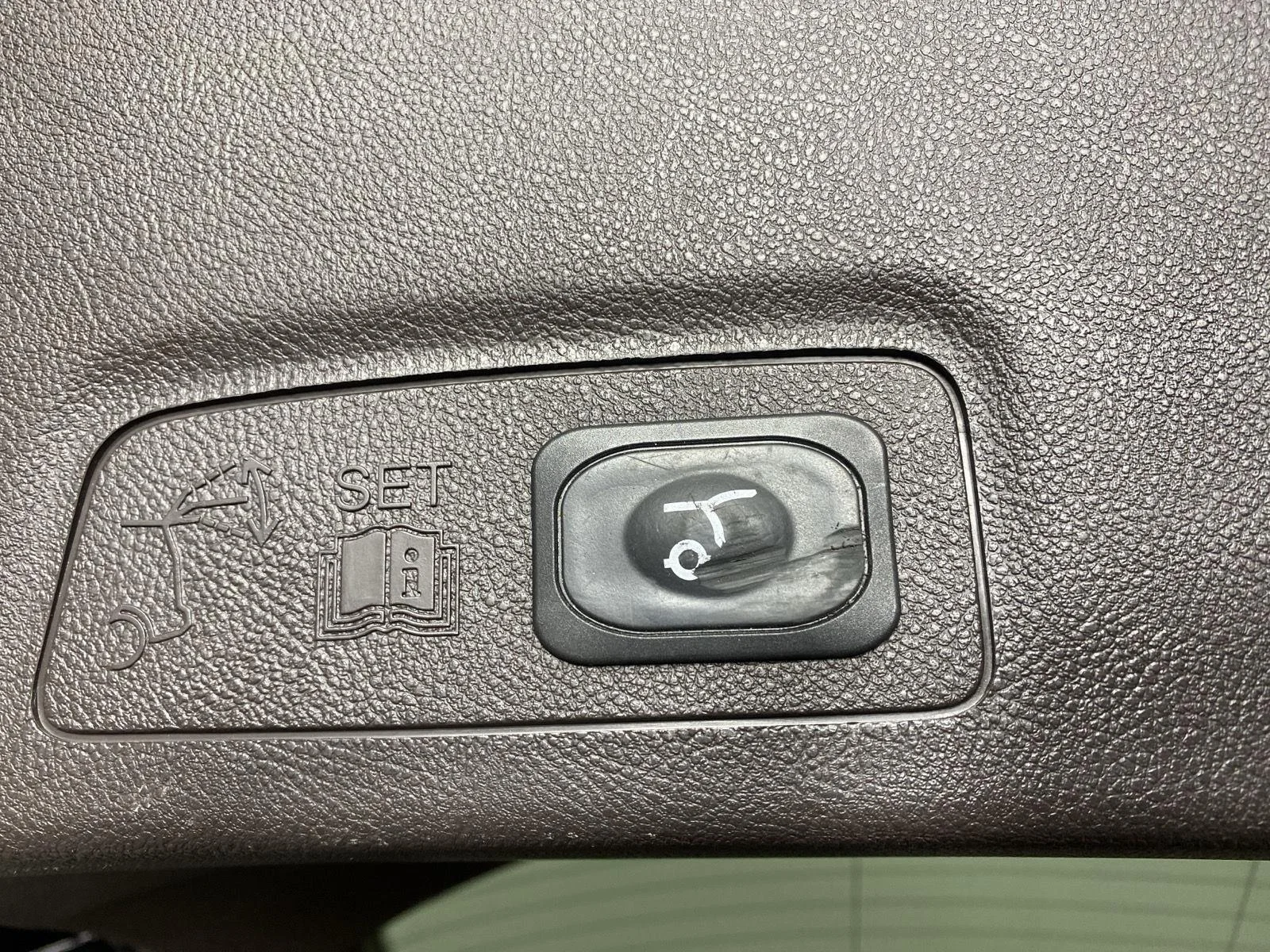 Used 2019 Infinite Black Metallic Lincoln Select image 28