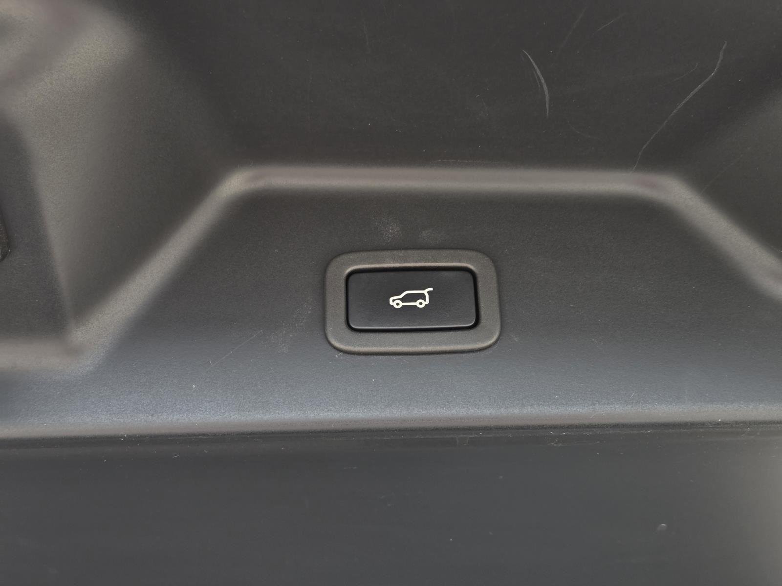 Used 2022 Santorini Black Metallic Land Rover Westminster image 13
