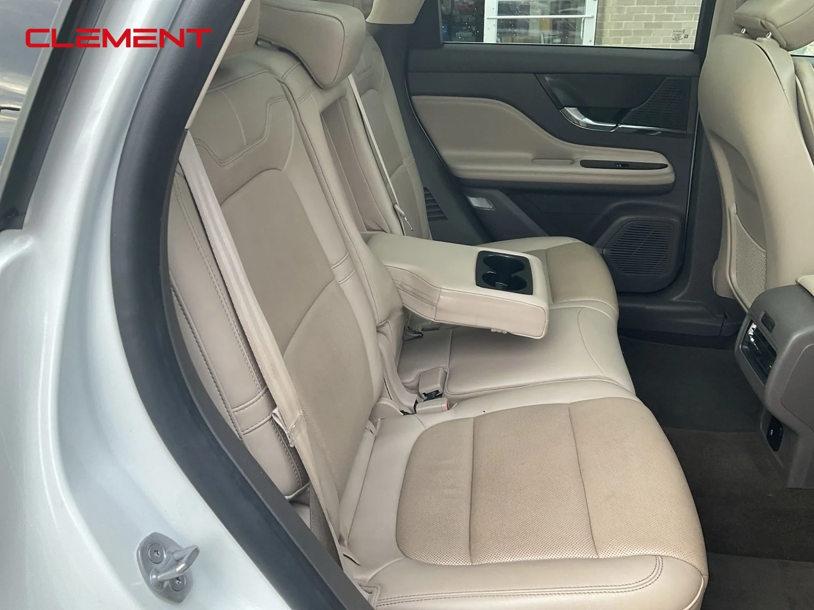 Used 2022 White Lincoln Reserve image 30
