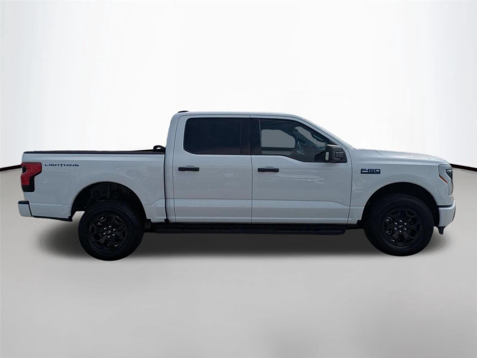 Used 2025 Oxford White Ford XLT image 4