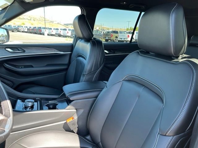 New 2026 Bright White Clear-Coat Exterior Paint Jeep Limited image 13
