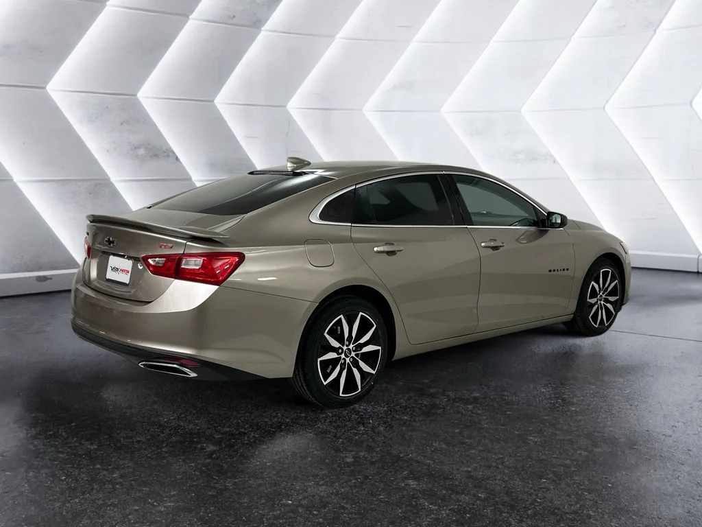 Used 2022 Gray Chevrolet RS image 4