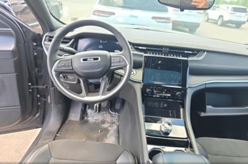 Used 2023 Gray Jeep Altitude X image 7