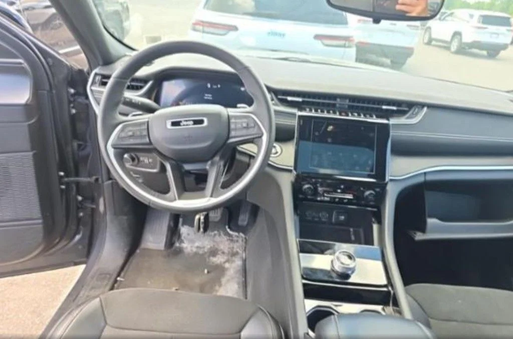 Used 2023 Gray Jeep Altitude X image 7