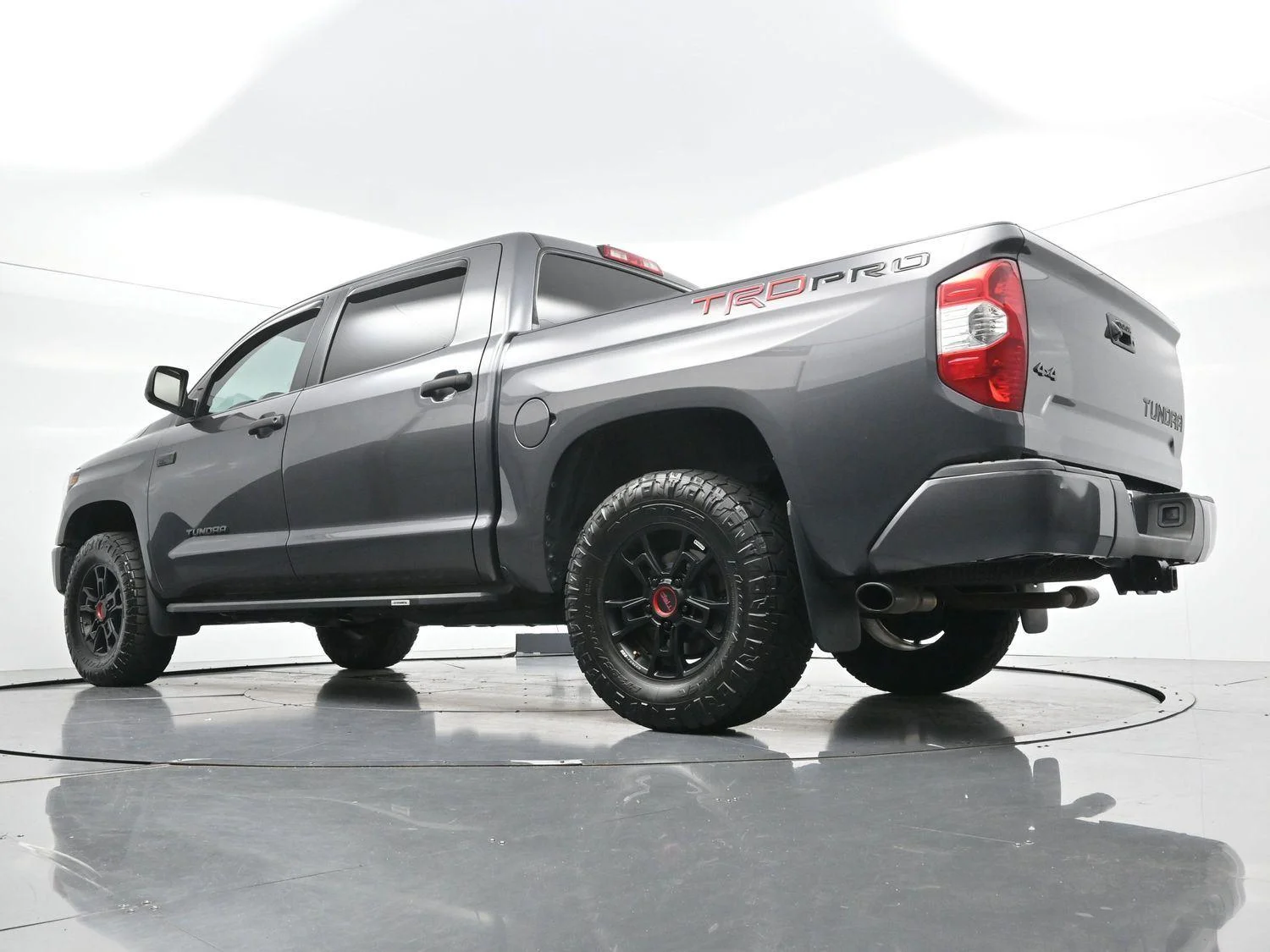 Used 2020 Magnetic Gray Metallic Toyota SR5 image 47