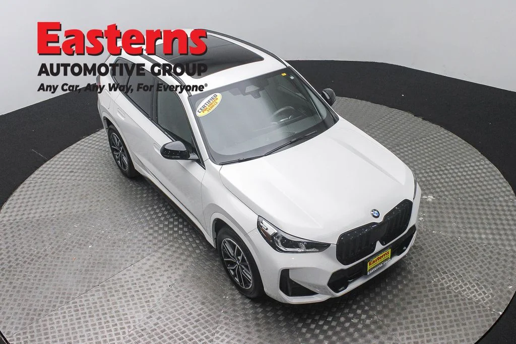 Used 2023 White BMW xDrive28i image 3
