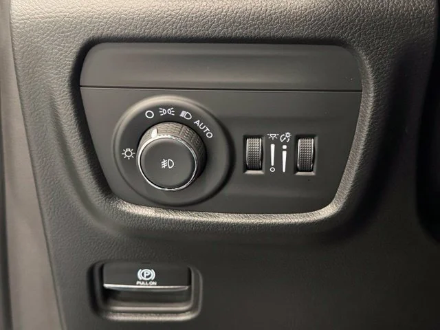 Used 2023 White Jeep Overland image 11
