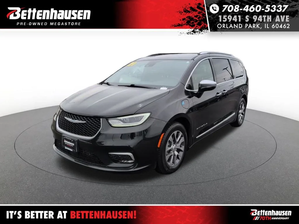 2021 Chrysler Pacifica Hybrid Pinnacle Hybrid's photo