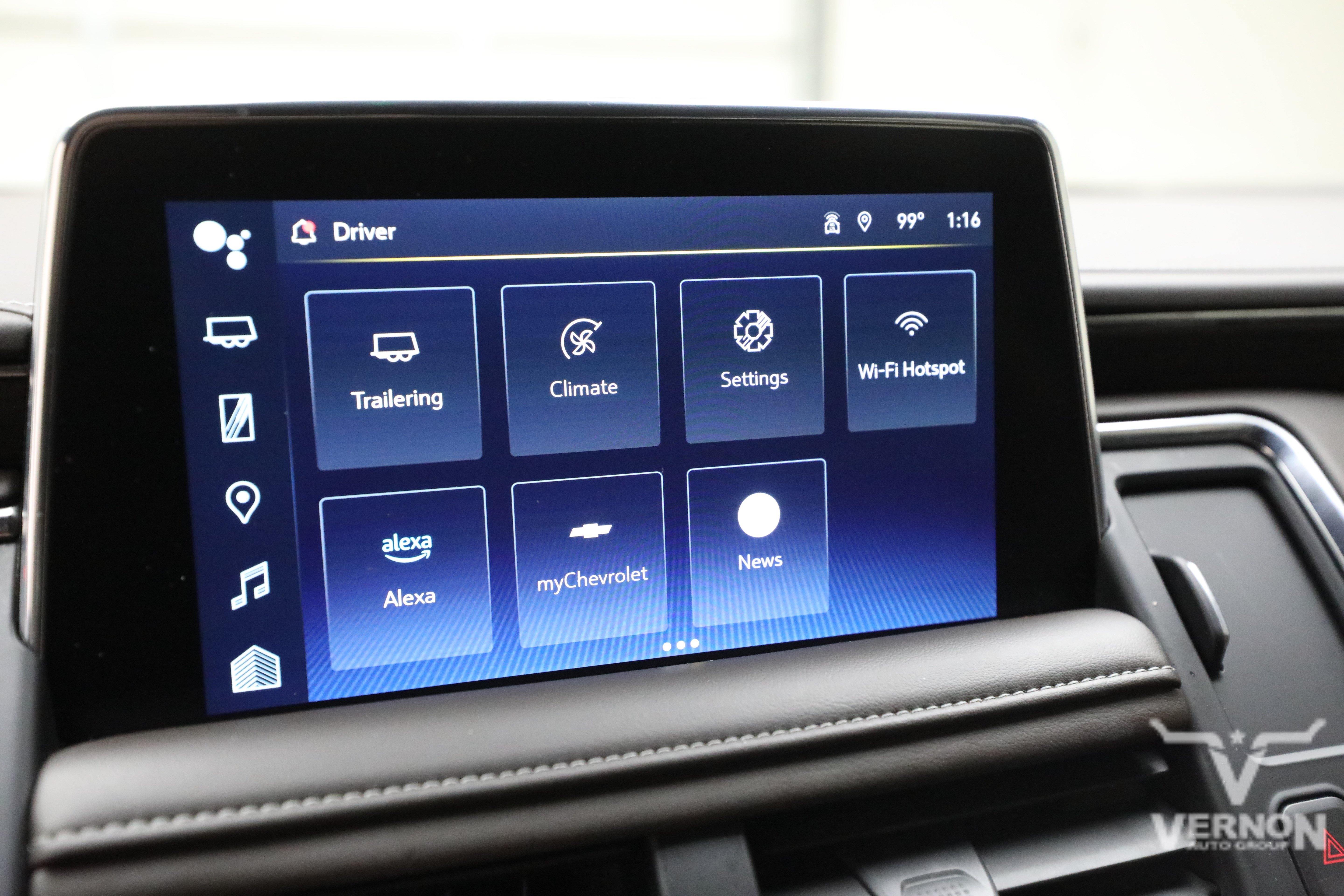 Used 2024 Iridescent Pearl Tricoat Chevrolet Y image 25