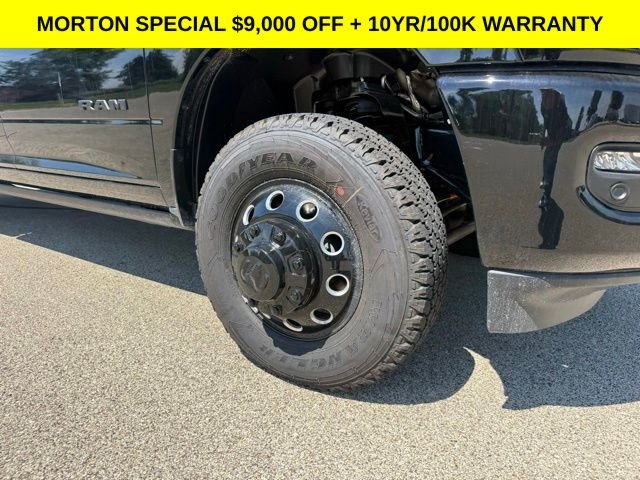 New 2026 Diamond Black Crystal Pearl-Coat Exterior Paint Ram Laramie image 4