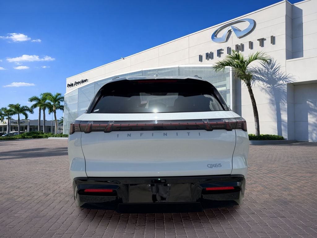 New 2027 RADIANT WHITE INFINITI Luxe AWD image 6