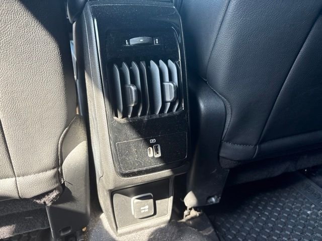 Used 2023 Silver Jeep Latitude image 16